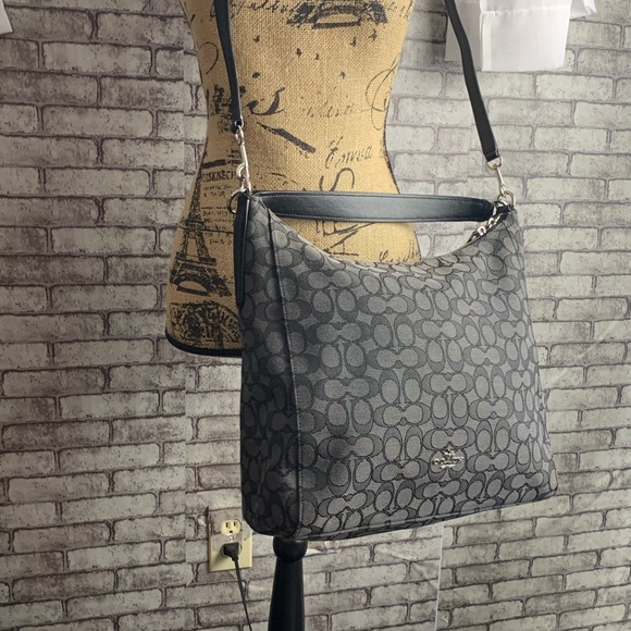 ❌SOLD❌Coach canvas and leather purse - Picture 5 of 15